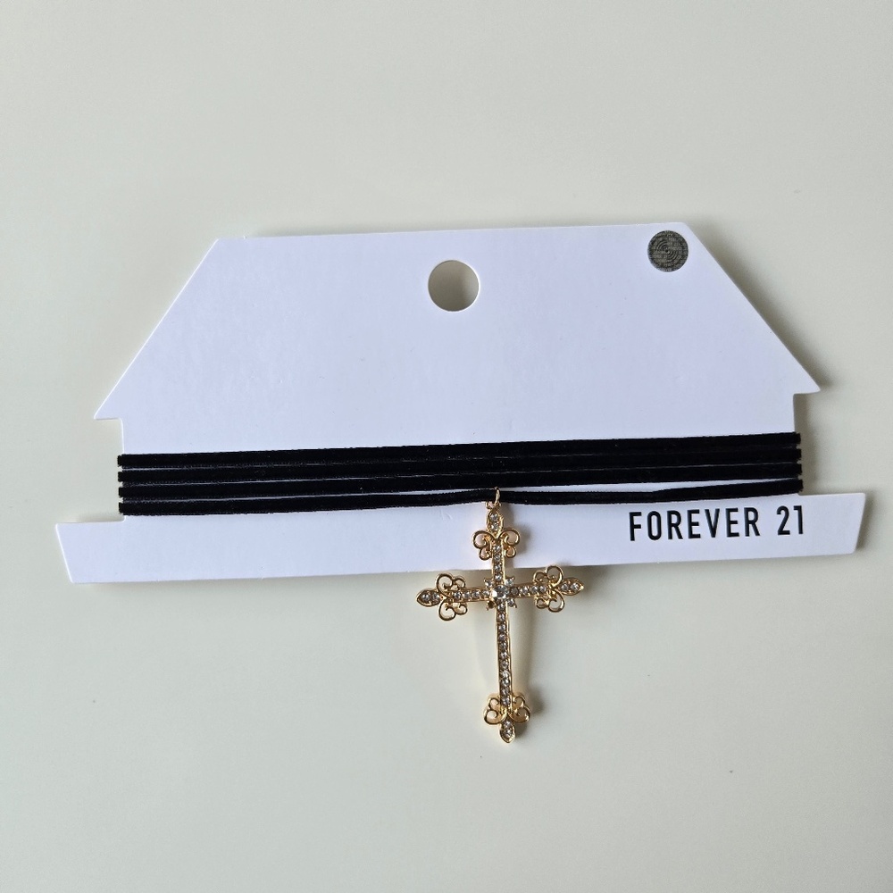 🌺 Forever 21 Black Choker Necklace w/ Gold Cross Pendant